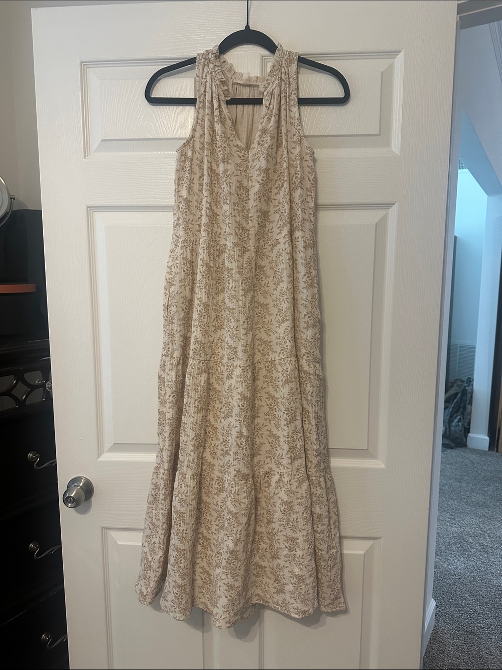 Sleeveless Cream Floral Maxi Dress with Ruffle Collar